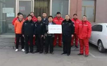 交警大隊(duì)深入?；\(yùn)輸公司進(jìn)行春運(yùn)安全檢查